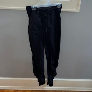 Lululemon joggers size 2 Black Great Condition